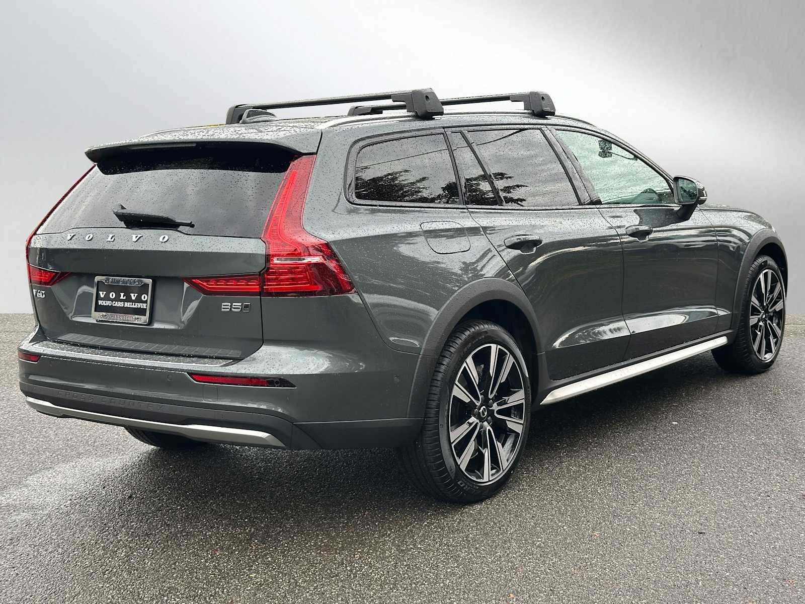 New 2026 Volvo V60 B5 Cross Country Ultra w/ Climate Package image 3