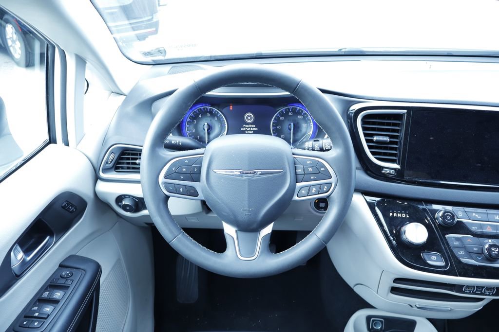 Certified 2023 Chrysler Pacifica Touring-L FWD image 21