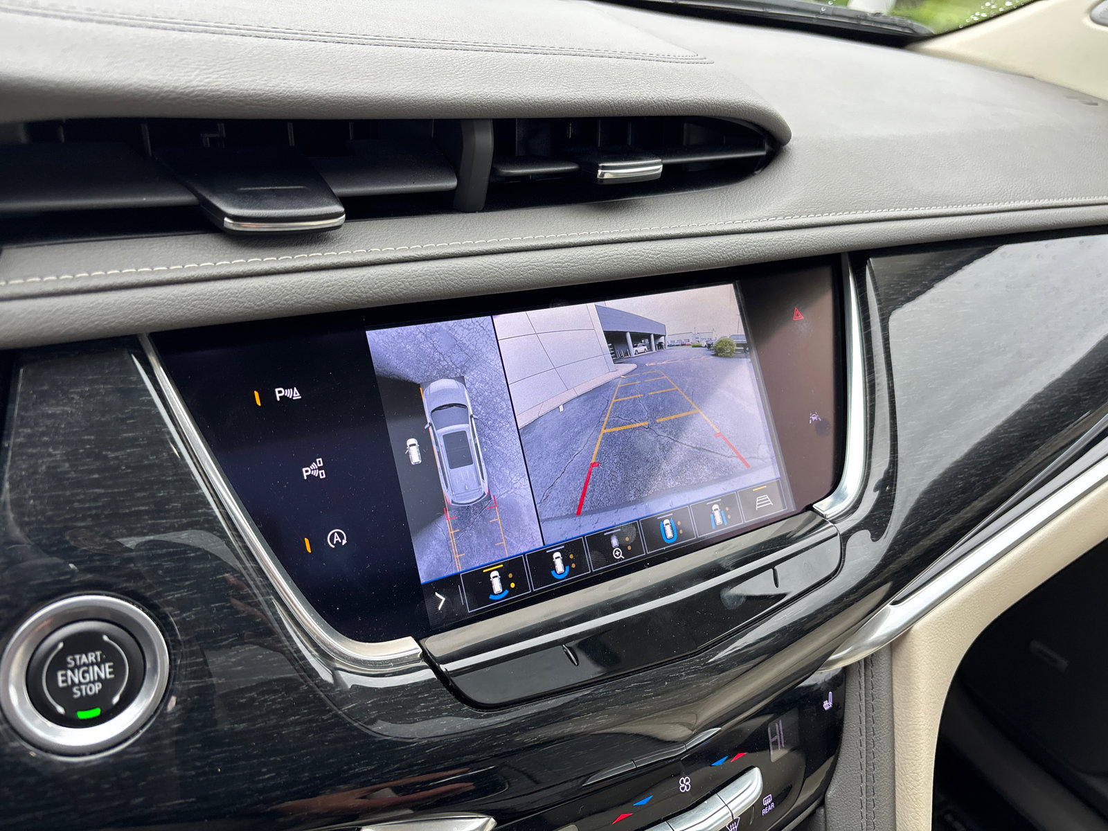 Used 2020 Cadillac XT6 Premium Luxury FWD image 20