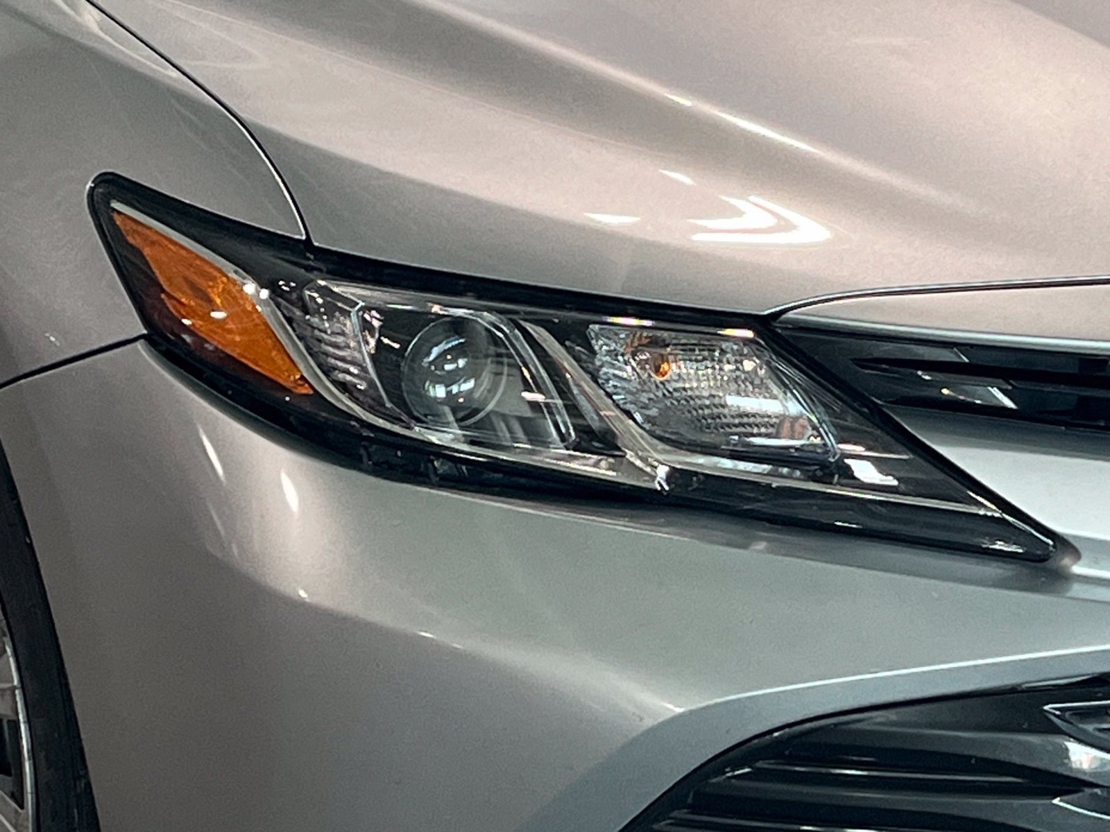 Used 2020 Toyota Camry LE FWD image 5