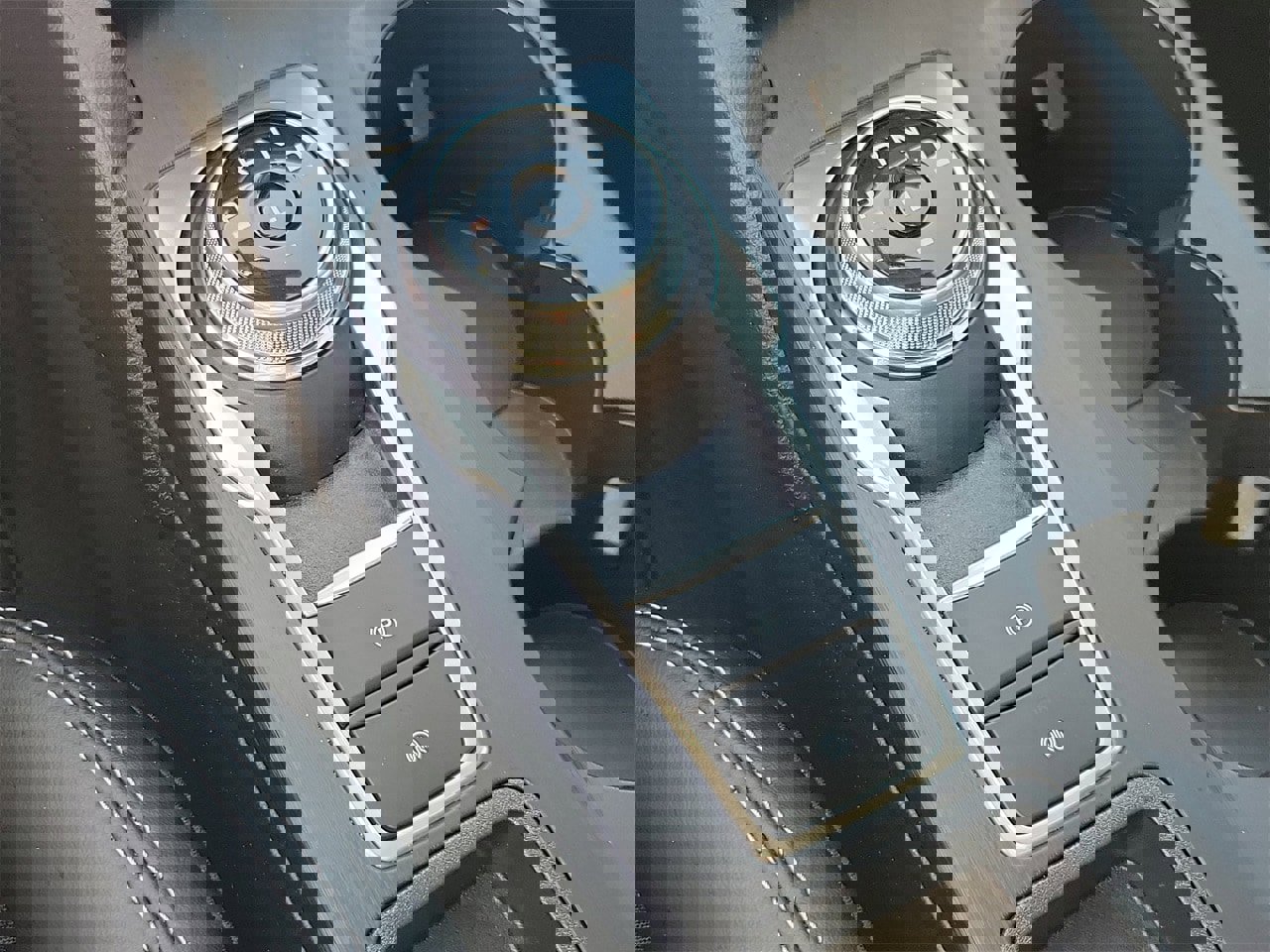 Used 2025 Ford Escape Base w/ Class II Trailer Tow Package image 28