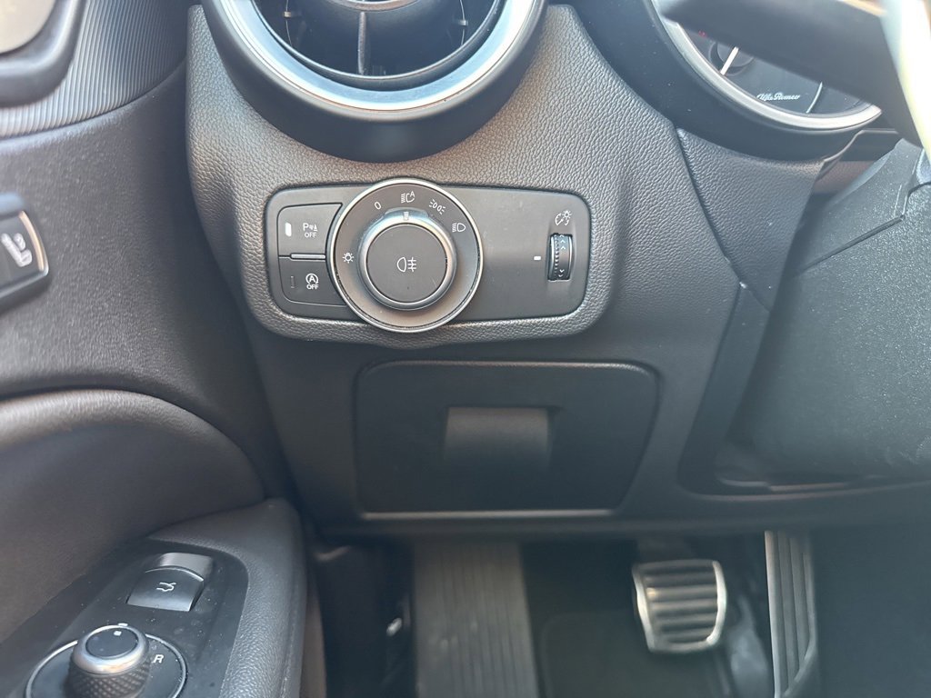 Used 2022 Alfa Romeo Stelvio Veloce image 34