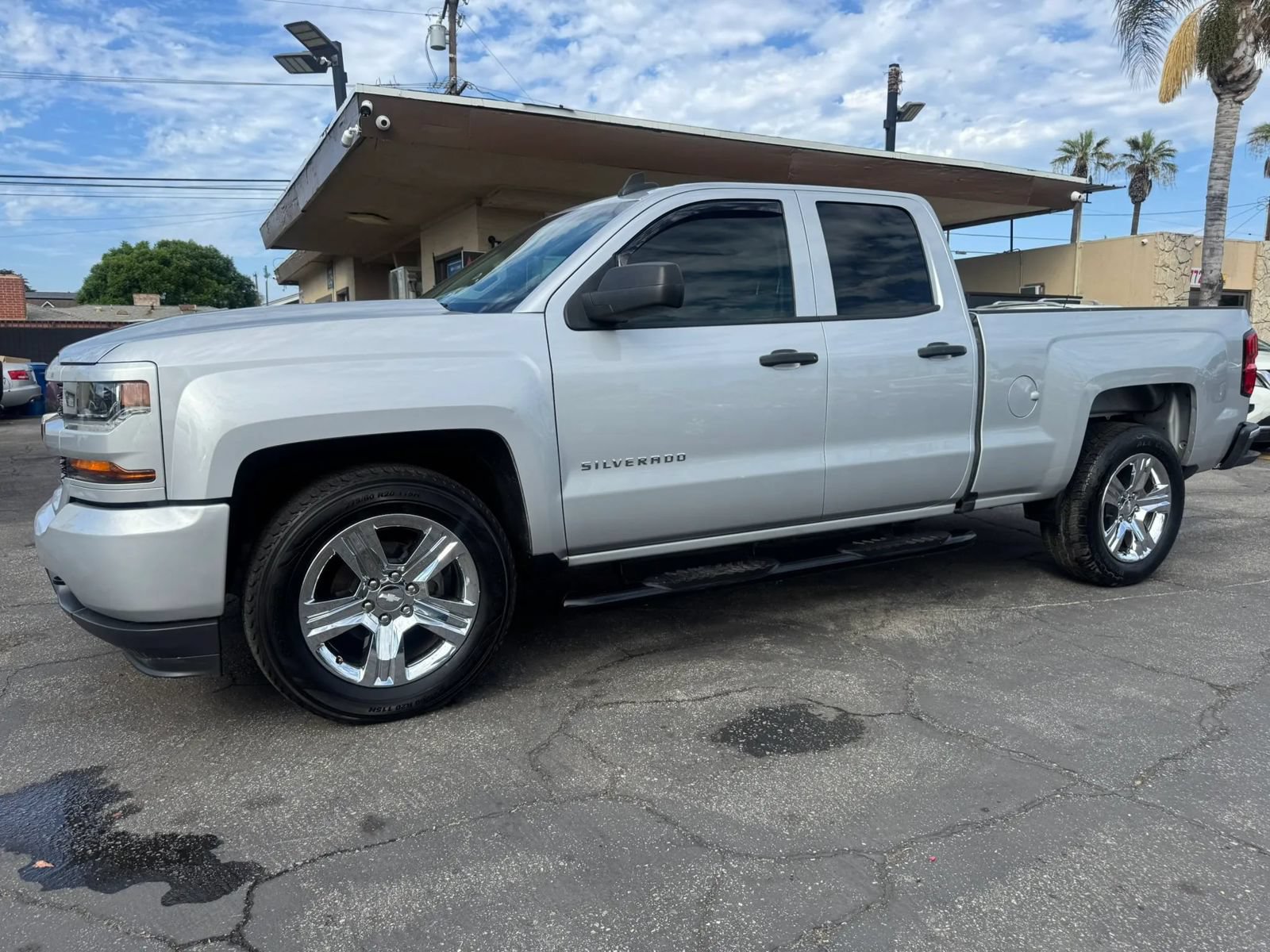 Used 2018 Chevrolet Silverado 1500 Custom w/ Custom Value Package RWD image 2