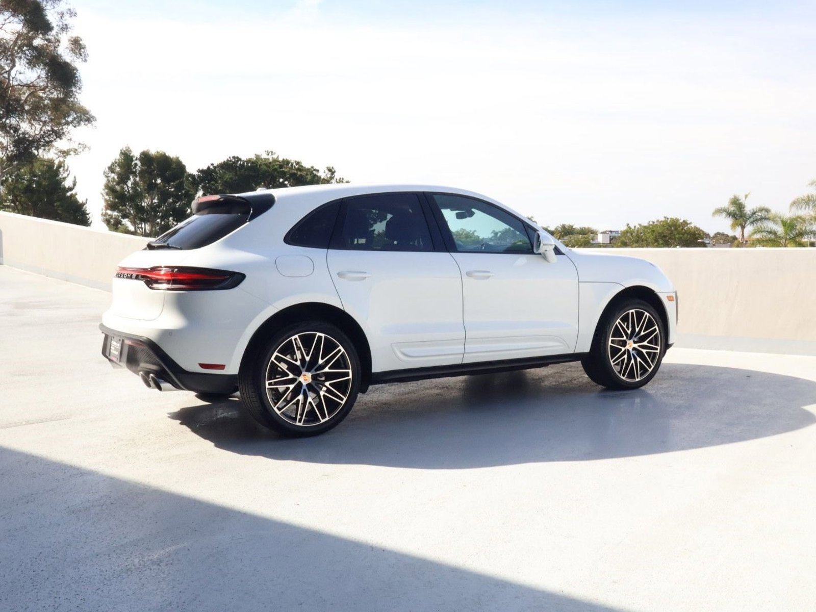Certified 2025 Porsche Macan image 8