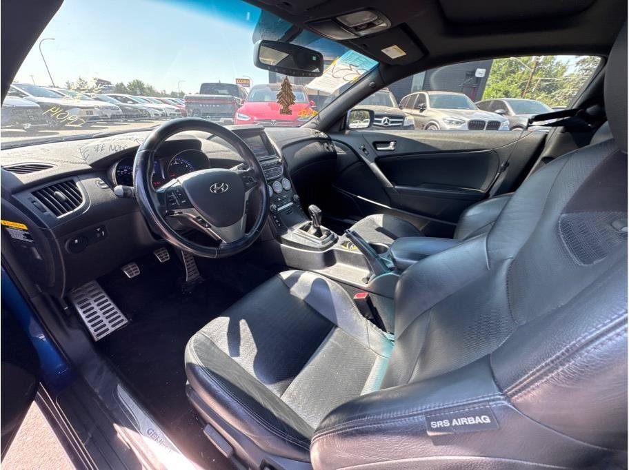 Used 2014 Hyundai Genesis 3.8 RWD image 4