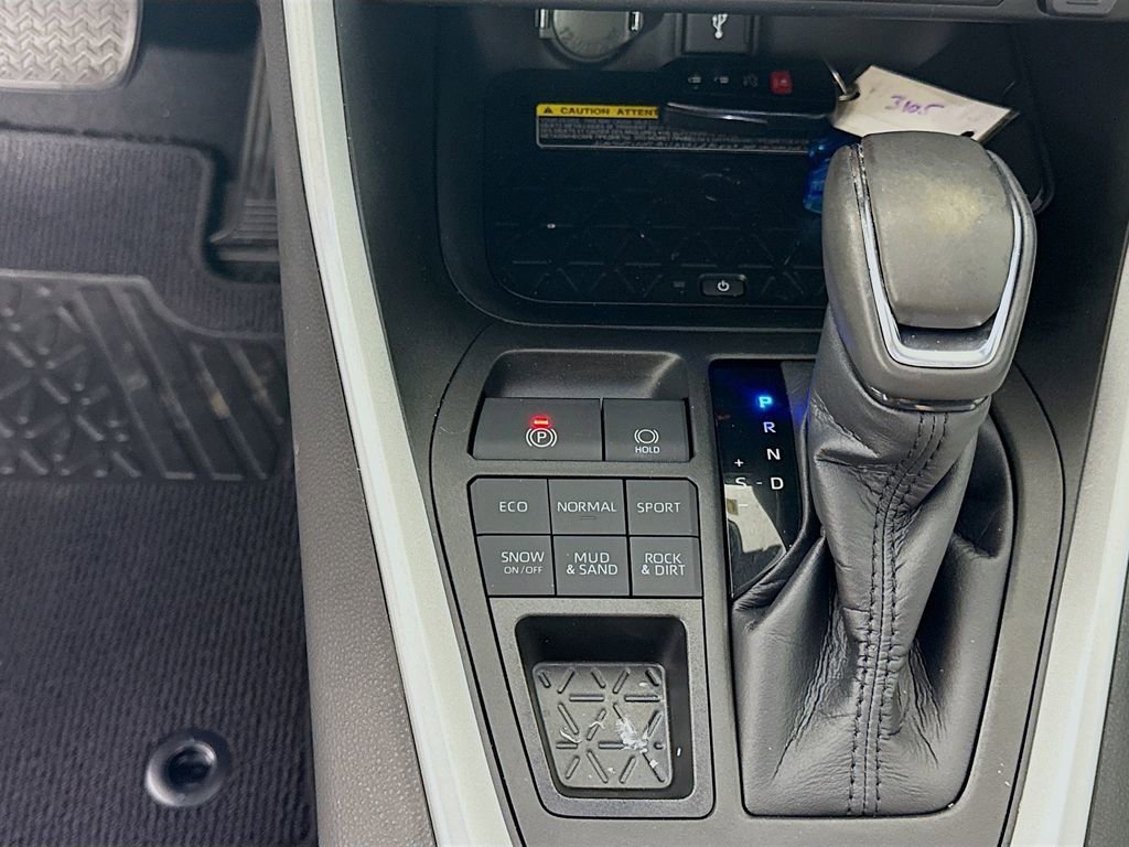 Used 2021 Toyota RAV4 XLE Premium image 16