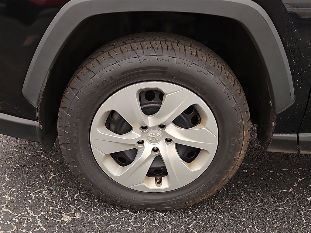 Used 2021 Toyota RAV4 LE image 13