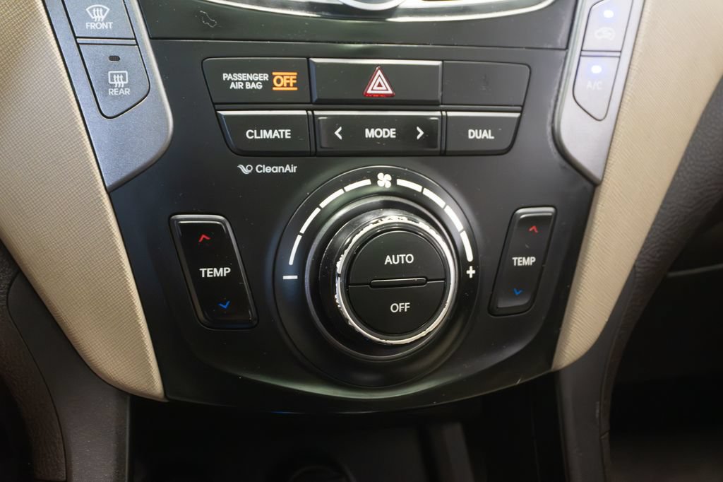 Used 2013 Hyundai Santa Fe Sport 2.0T w/ Technology Pkg AWD/4WD image 19