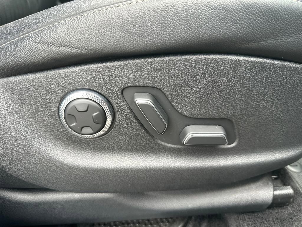 Used 2023 Genesis GV80 2.5T w/ Prestige Package image 43