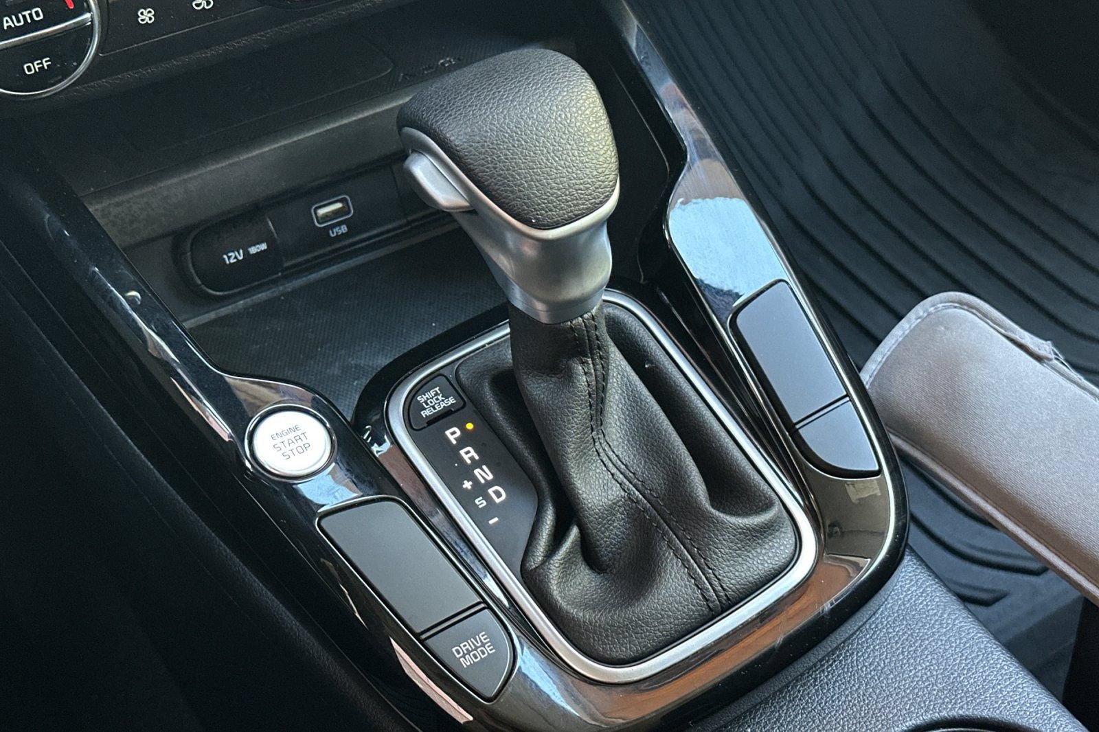 Certified 2025 Kia Soul S FWD image 22