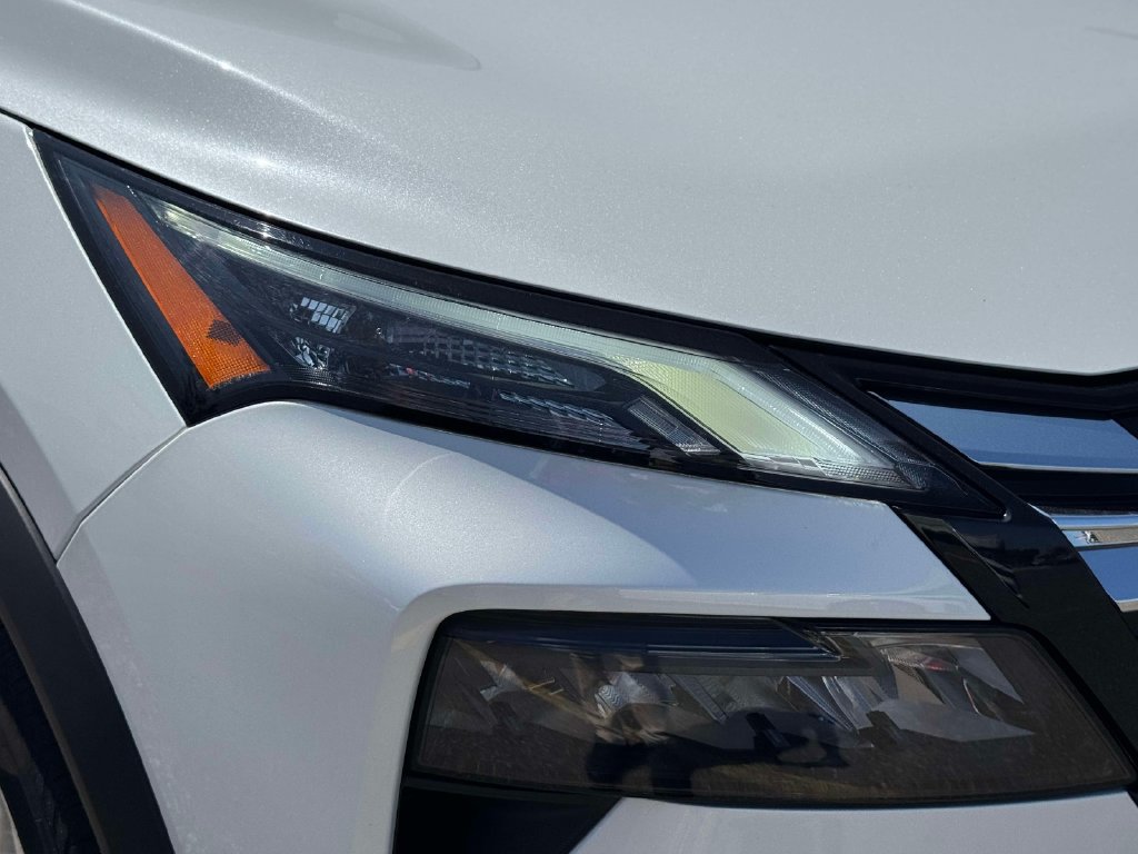 Certified 2026 Nissan Rogue SV AWD/4WD image 9