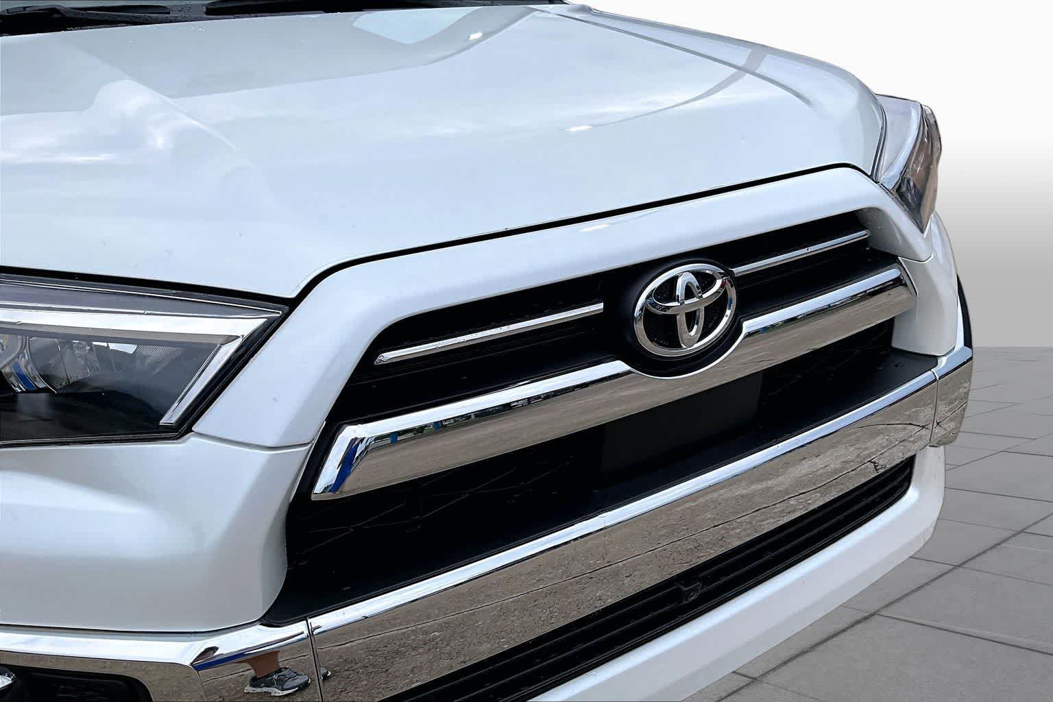 Used 2024 Toyota 4Runner Limited AWD/4WD image 31
