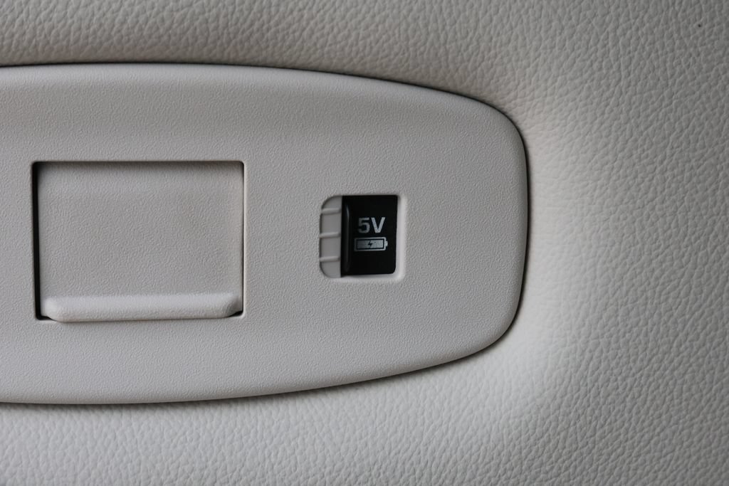 Certified 2025 Land Rover Discovery Dynamic SE AWD/4WD image 33