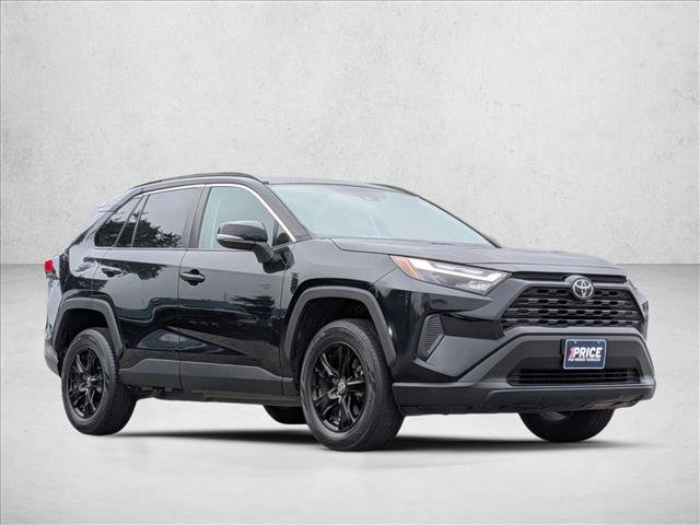Used 2022 Toyota RAV4 XLE FWD image 3