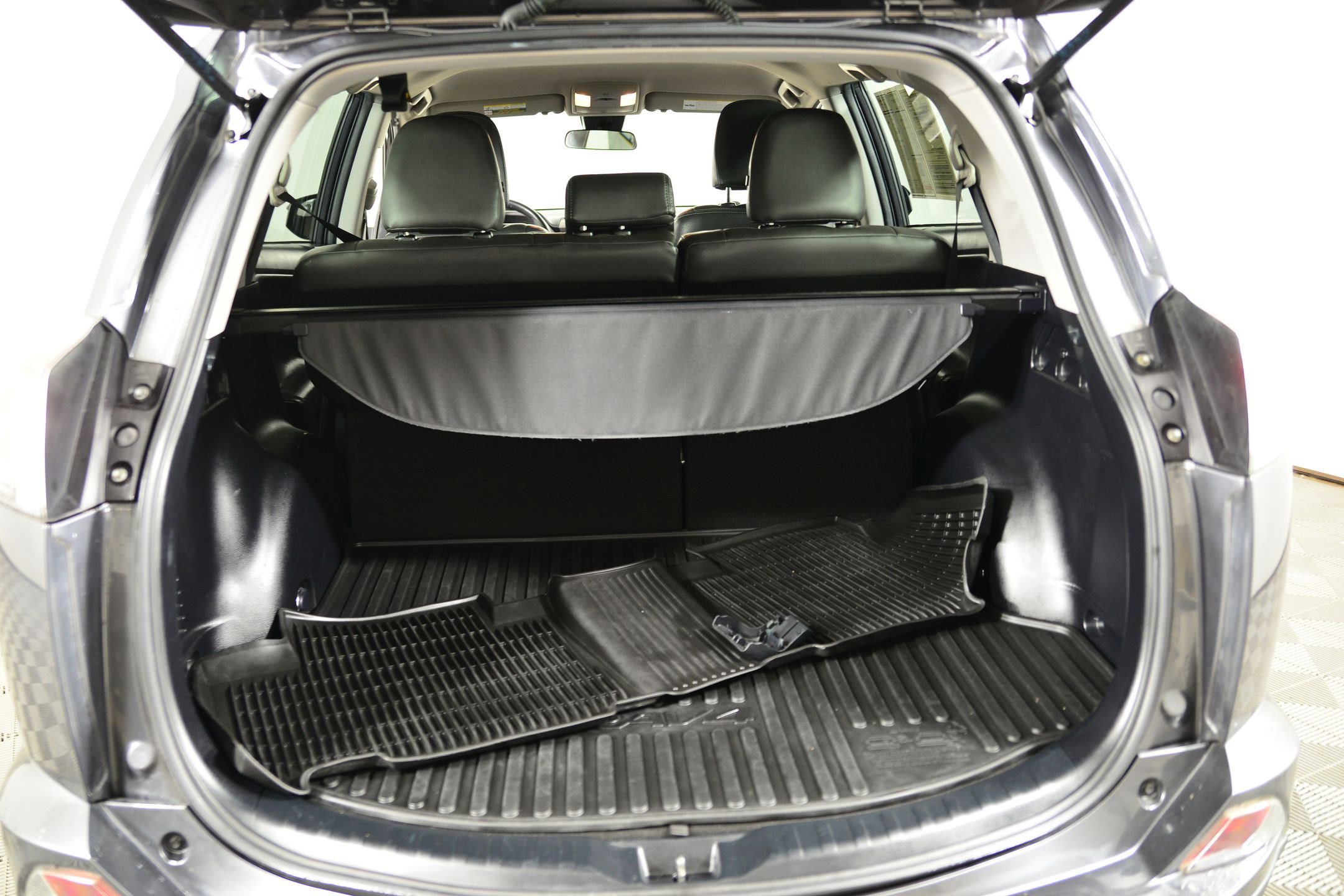 Used 2018 Toyota RAV4 LE image 23