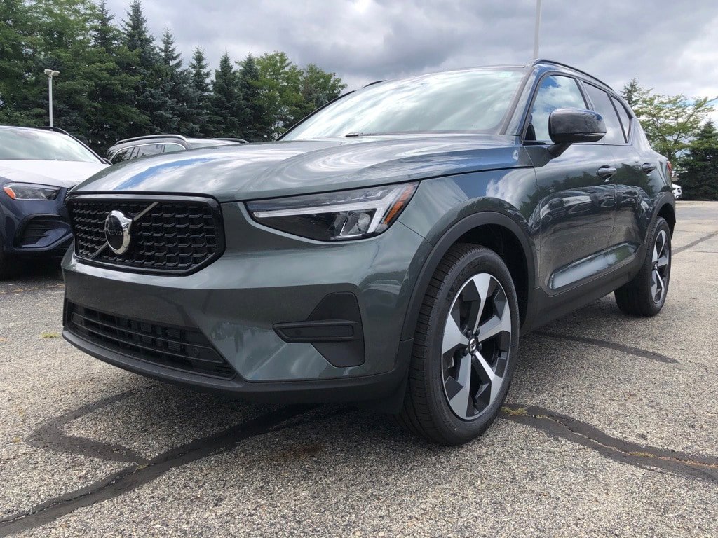New 2026 Volvo XC40 B5 Core w/ Protection Package Premier AWD/4WD image 3