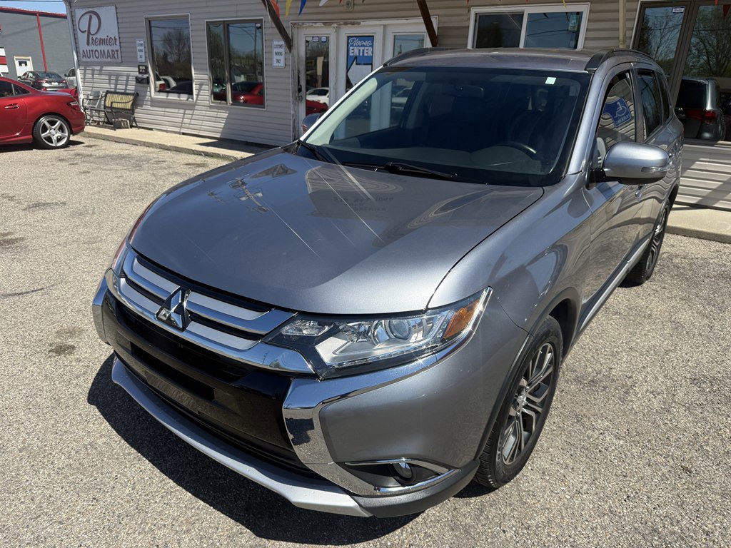 Used 2016 Mitsubishi Outlander SE AWD/4WD image 2