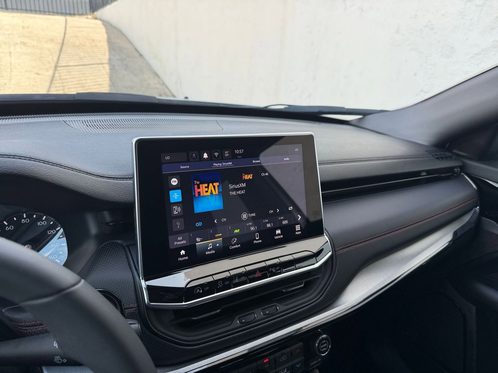 Used 2025 Jeep Compass Trailhawk AWD/4WD image 20