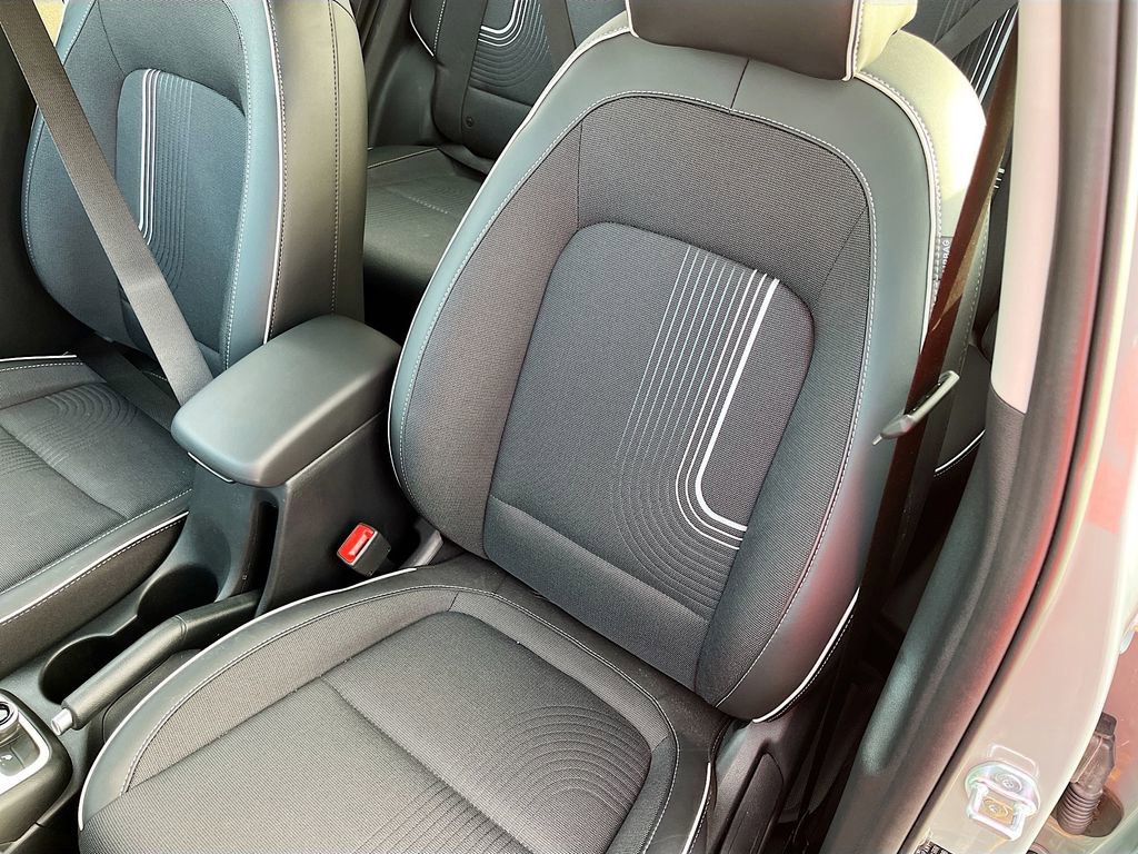 Used 2025 Hyundai Venue Limited image 22