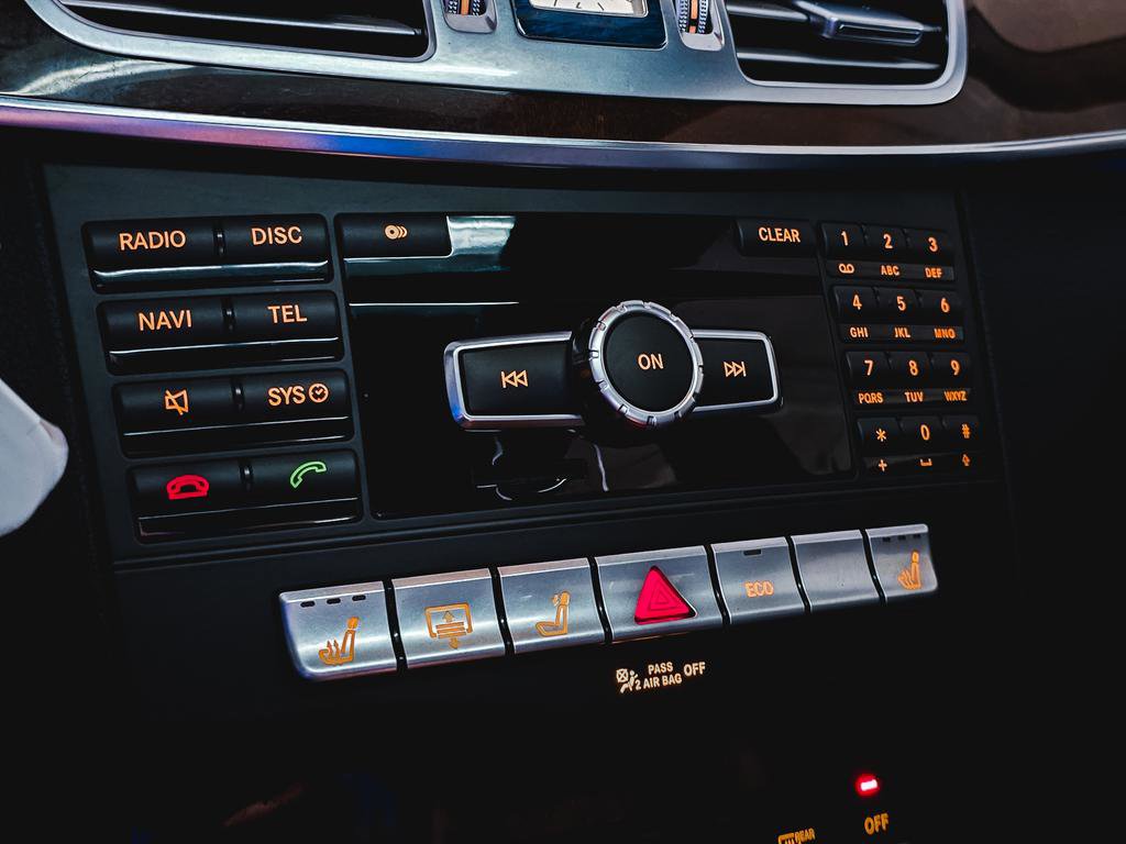 Used 2014 Mercedes-Benz E 350 4MATIC Sedan image 27