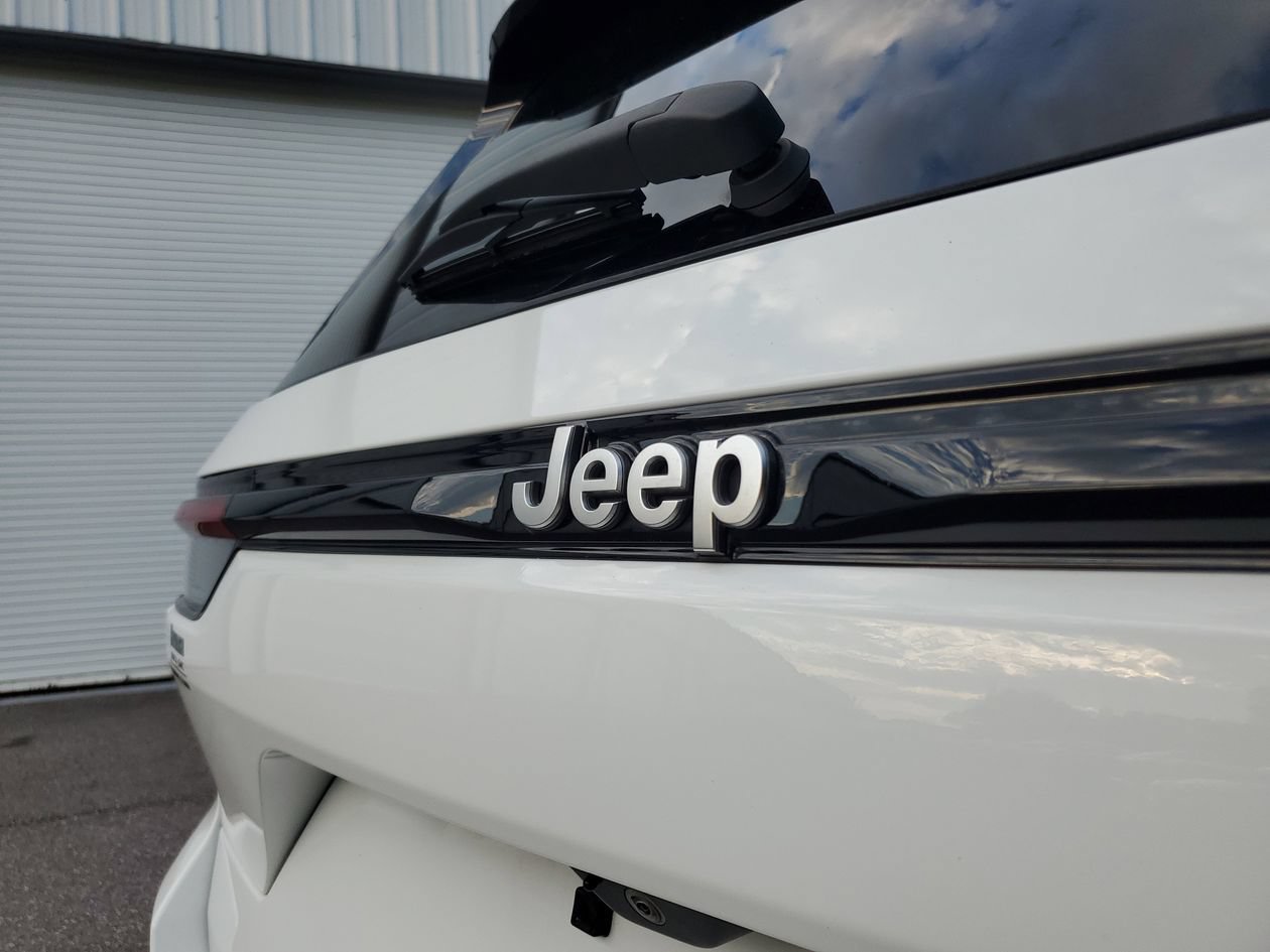 Used 2023 Jeep Grand Cherokee Summit w/ Adv Protech Group IV AWD/4WD image 6