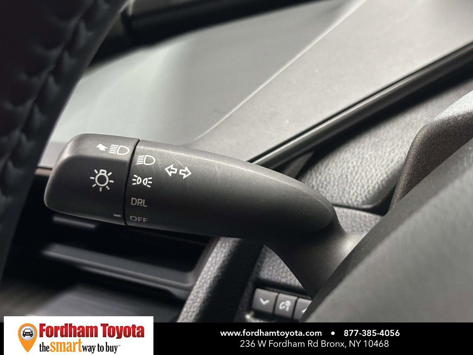 Used 2024 Toyota Prius LE AWD/4WD image 32