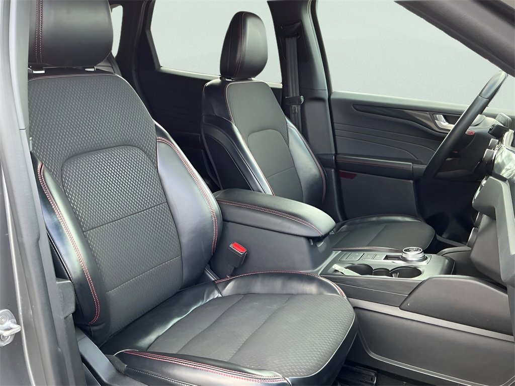 Used 2024 Ford Escape ST-Line w/ Cold Weather Package image 18