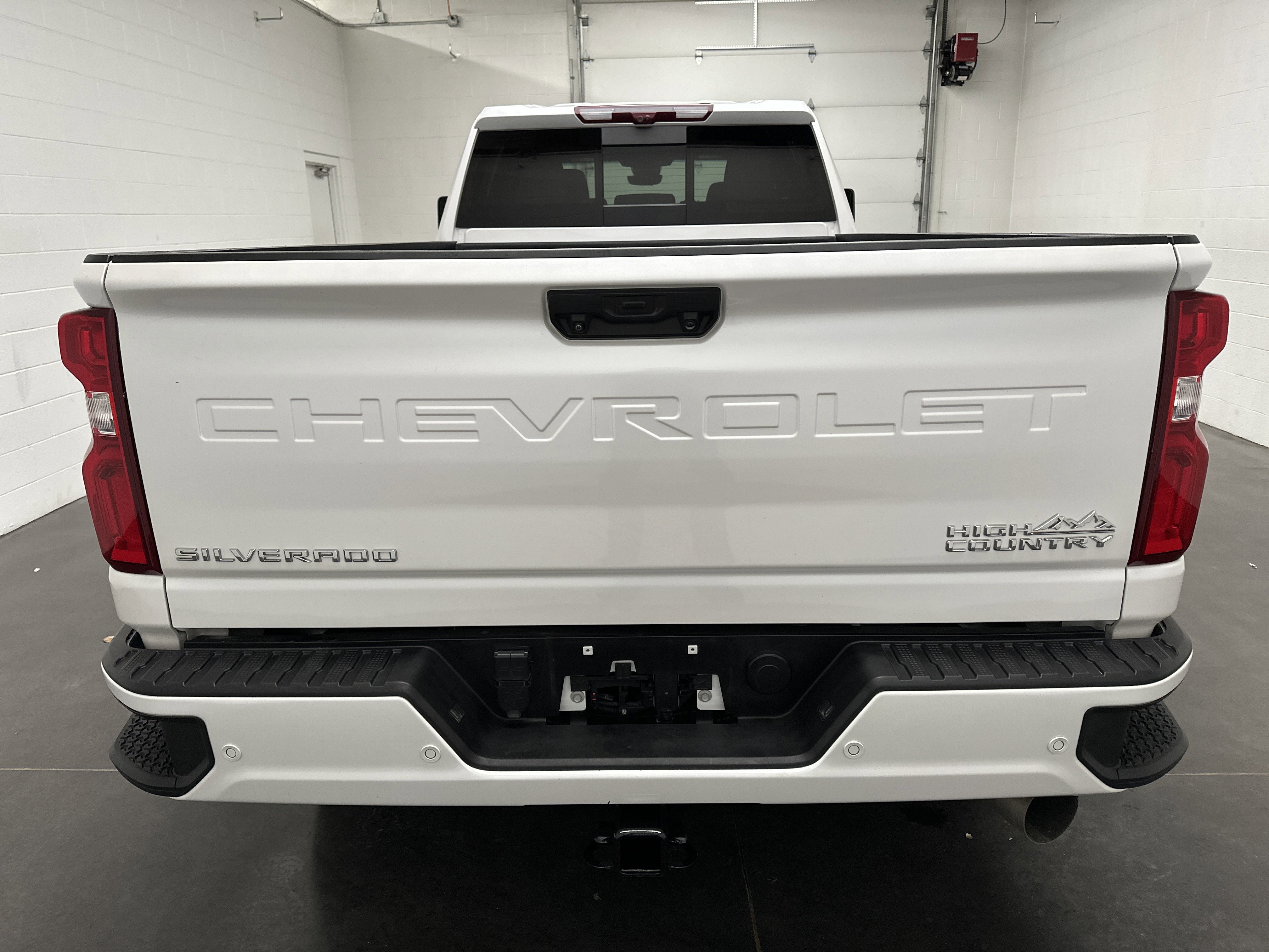 Used 2024 Chevrolet Silverado 3500 High Country w/ High Country Premium Package AWD/4WD image 10