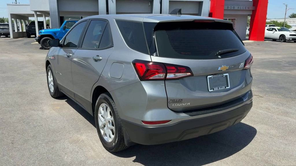 Used 2023 Chevrolet Equinox LS FWD image 5