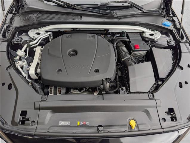 Used 2021 Volvo V90 T6 Cross Country image 23