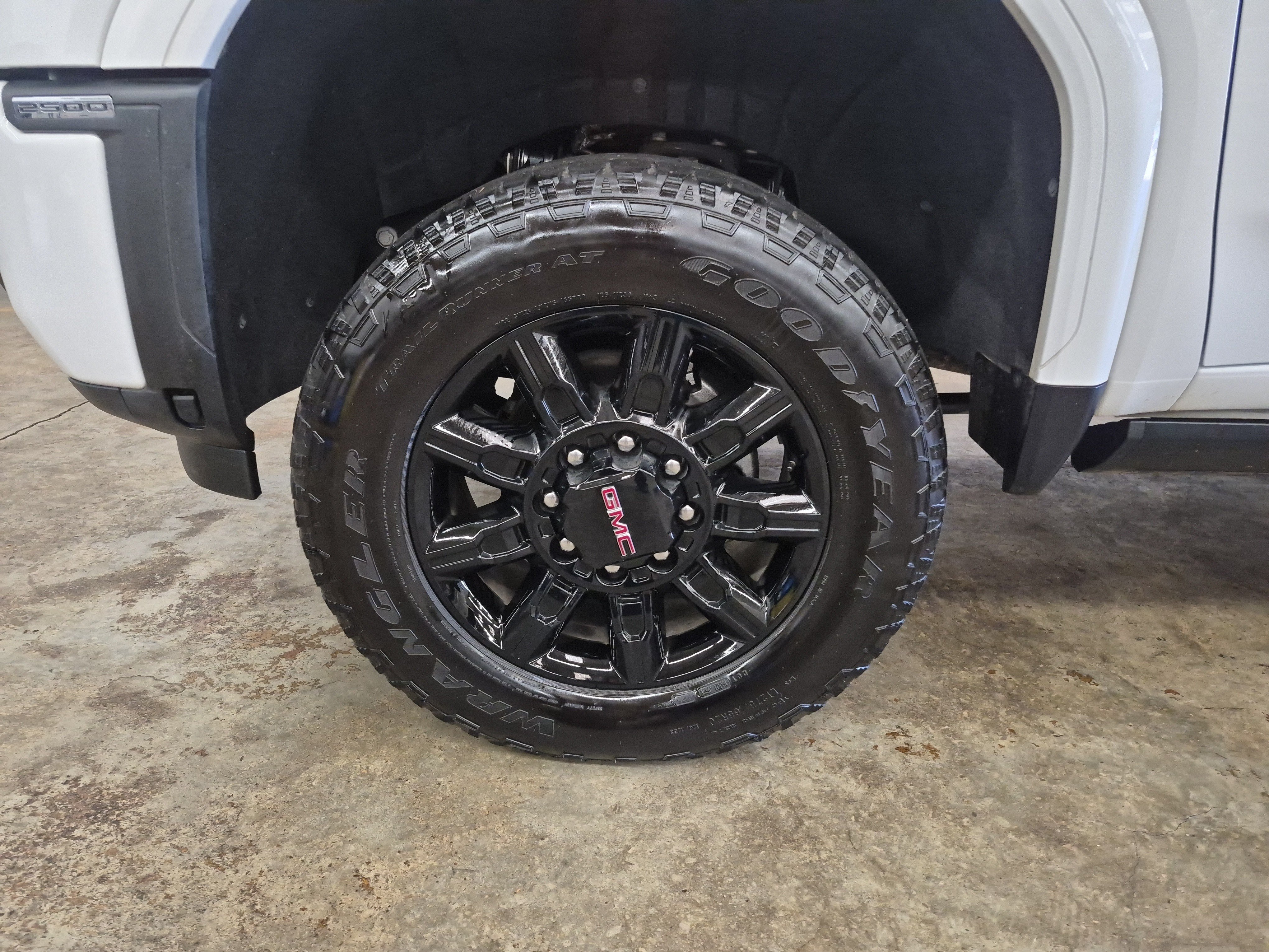 Used 2025 GMC Sierra 2500 AT4 w/ AT4 Premium Plus Package AWD/4WD image 15