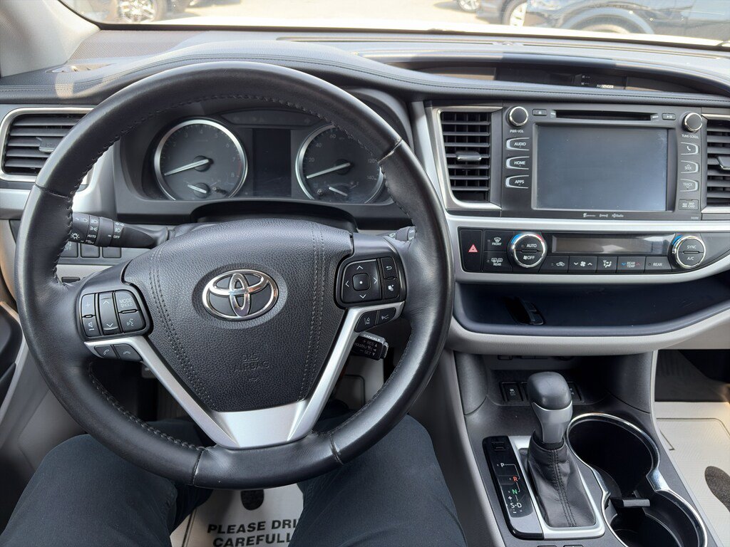 Used 2019 Toyota Highlander XLE AWD/4WD image 11