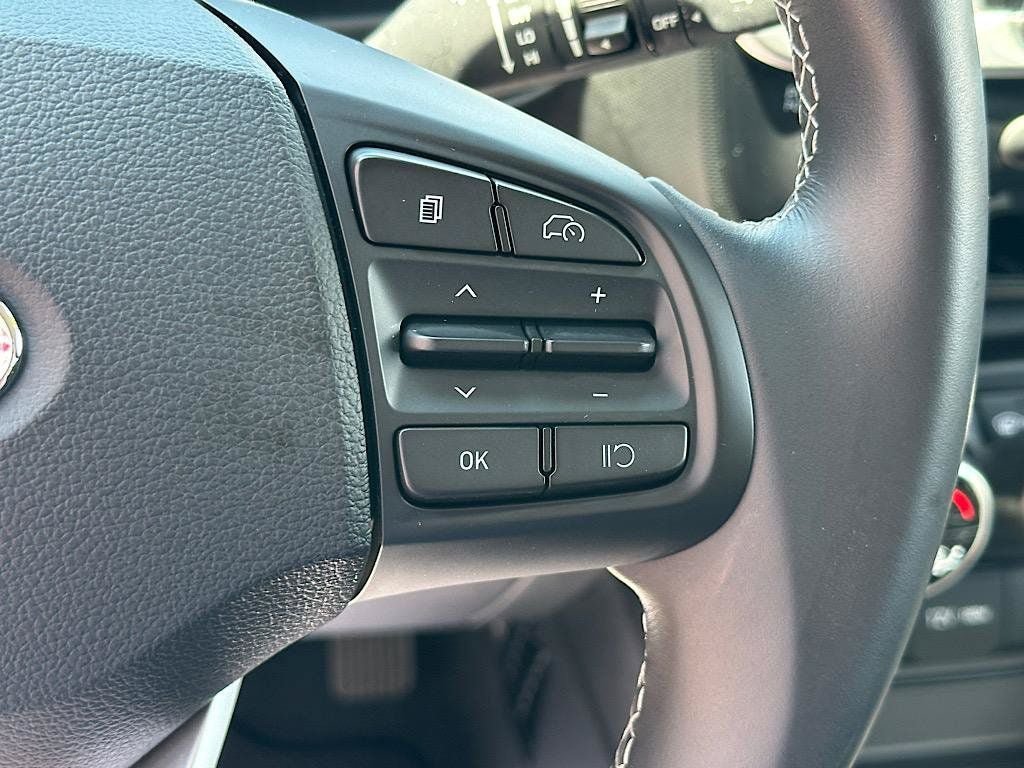 Used 2024 Hyundai Venue SEL FWD image 21