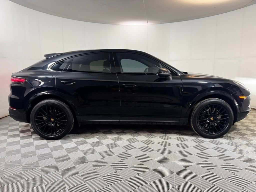 Used 2023 Porsche Cayenne Platinum Edition w/ Towing Package w/o Tow Ball image 5