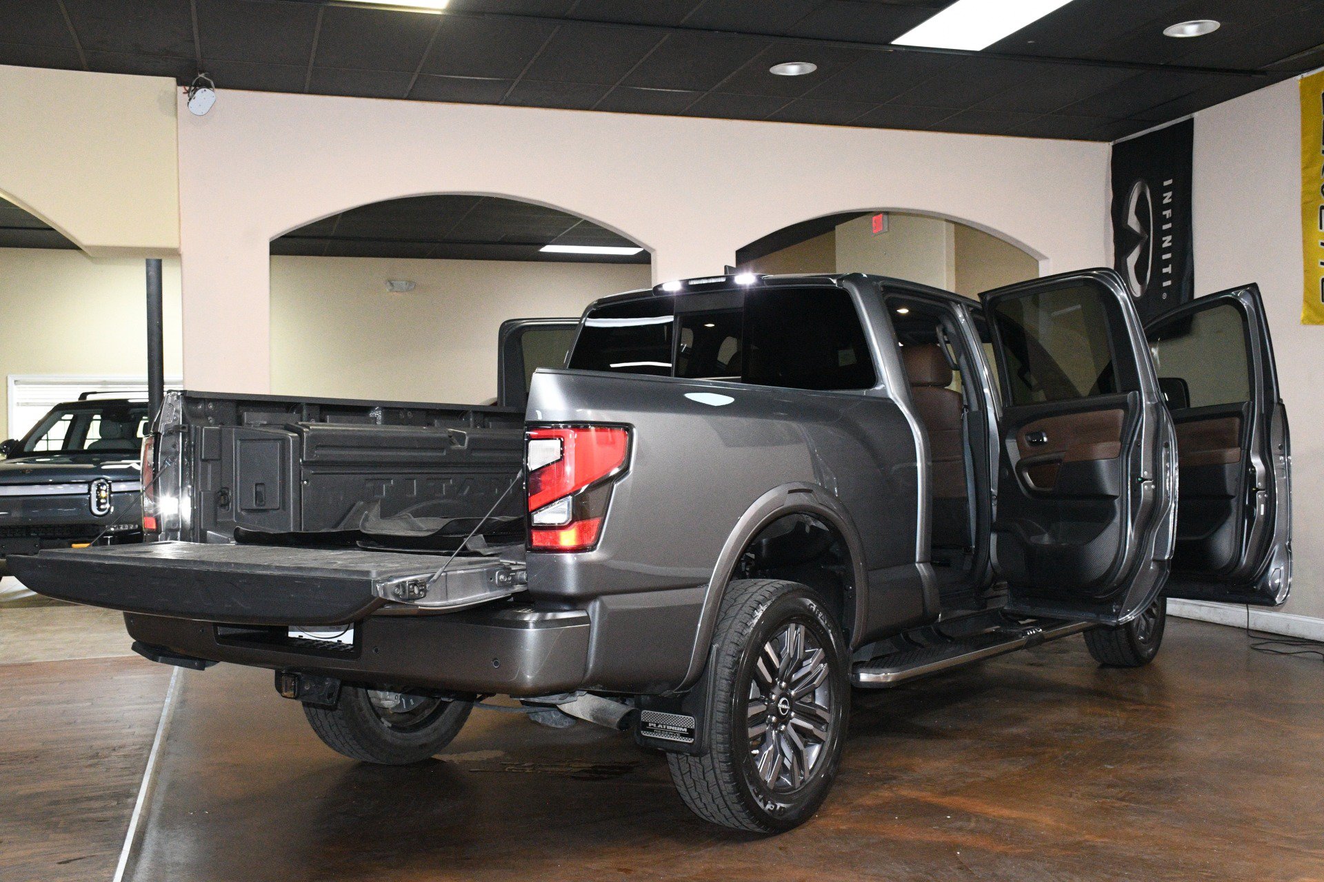 Used 2023 Nissan Titan Platinum Reserve w/ Moonroof Package AWD/4WD image 91