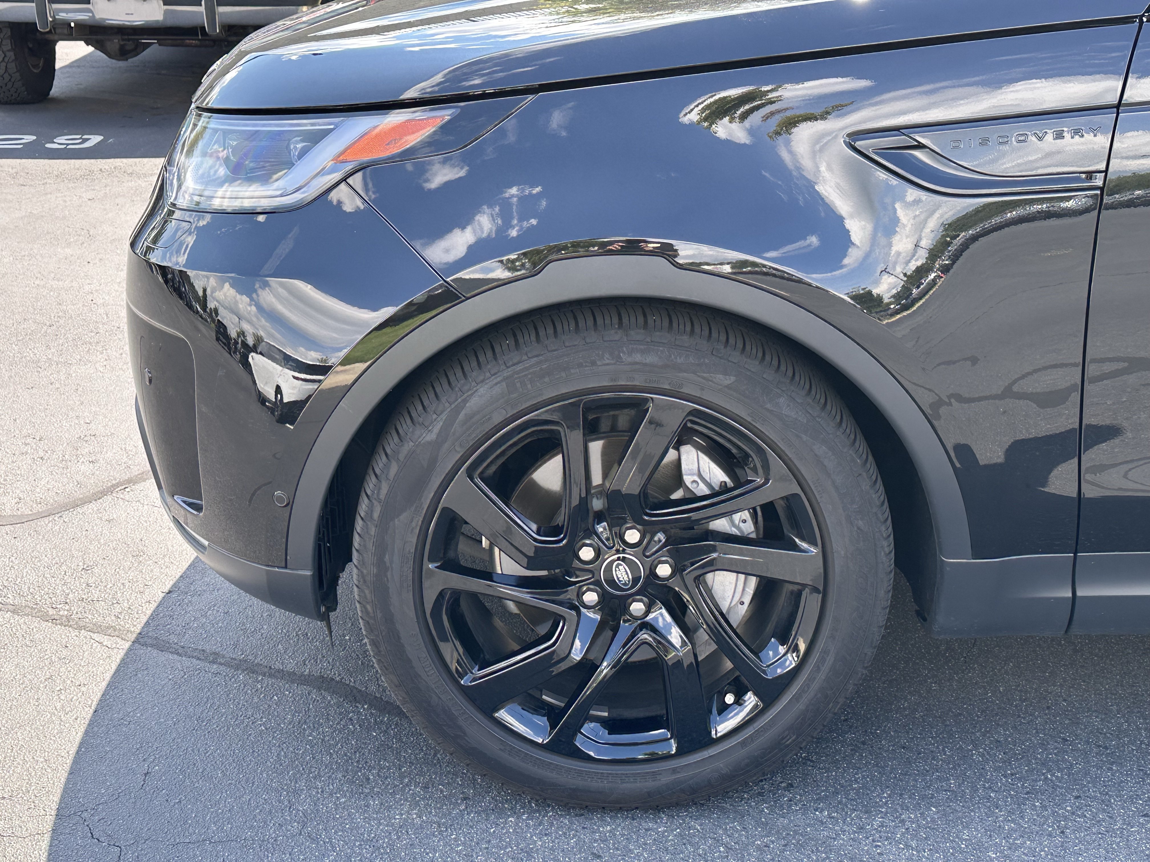 Used 2025 Land Rover Discovery S AWD/4WD image 13