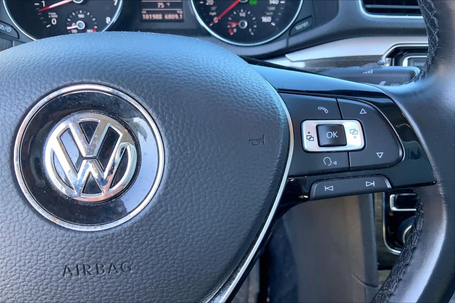 Used 2017 Volkswagen Passat 1.8T SE FWD image 25