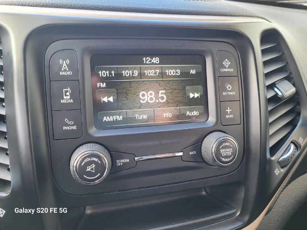 Used 2016 Jeep Cherokee Sport image 16