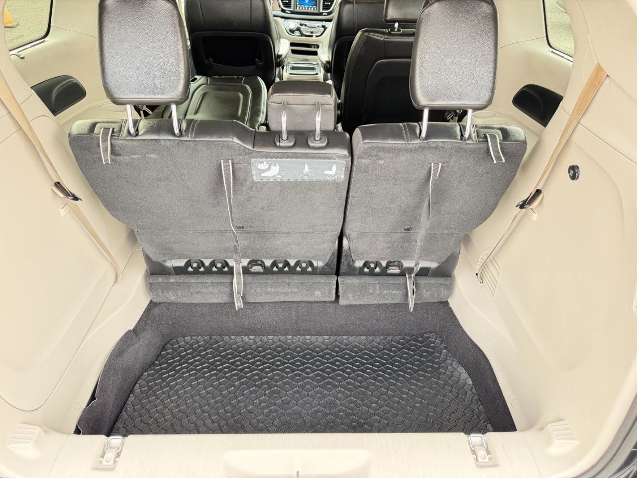 Used 2018 Chrysler Pacifica Touring-L image 33