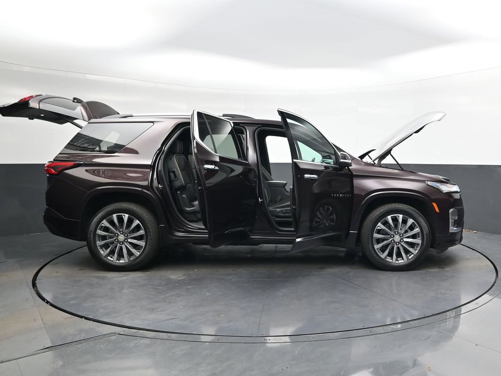 Used 2023 Chevrolet Traverse Premier image 46