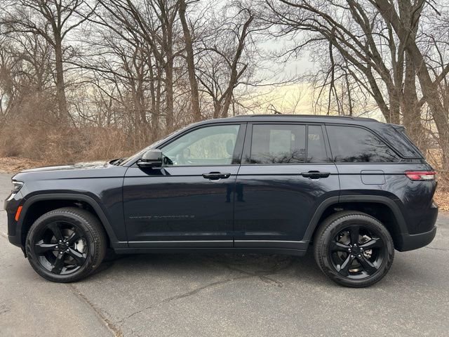 Used 2024 Jeep Grand Cherokee Limited w/ Black Appearance Package AWD/4WD image 7