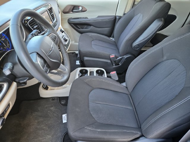Certified 2023 Chrysler Voyager LX FWD image 13