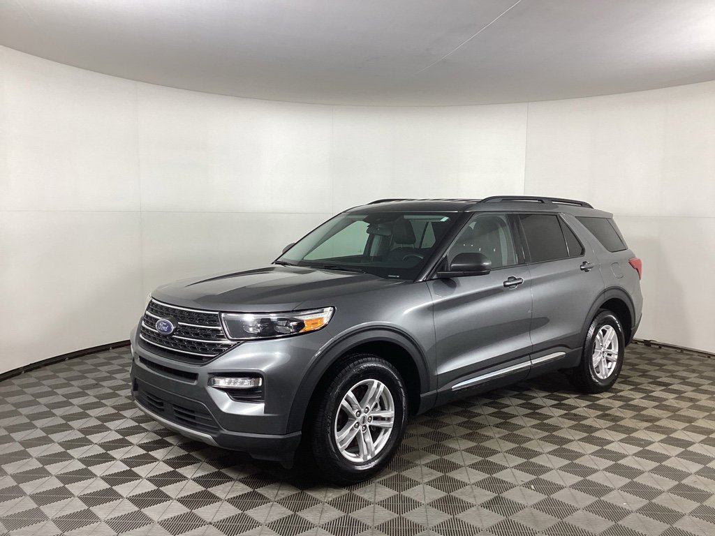 Used 2023 Ford Explorer XLT w/ Equipment Group 202A image 5
