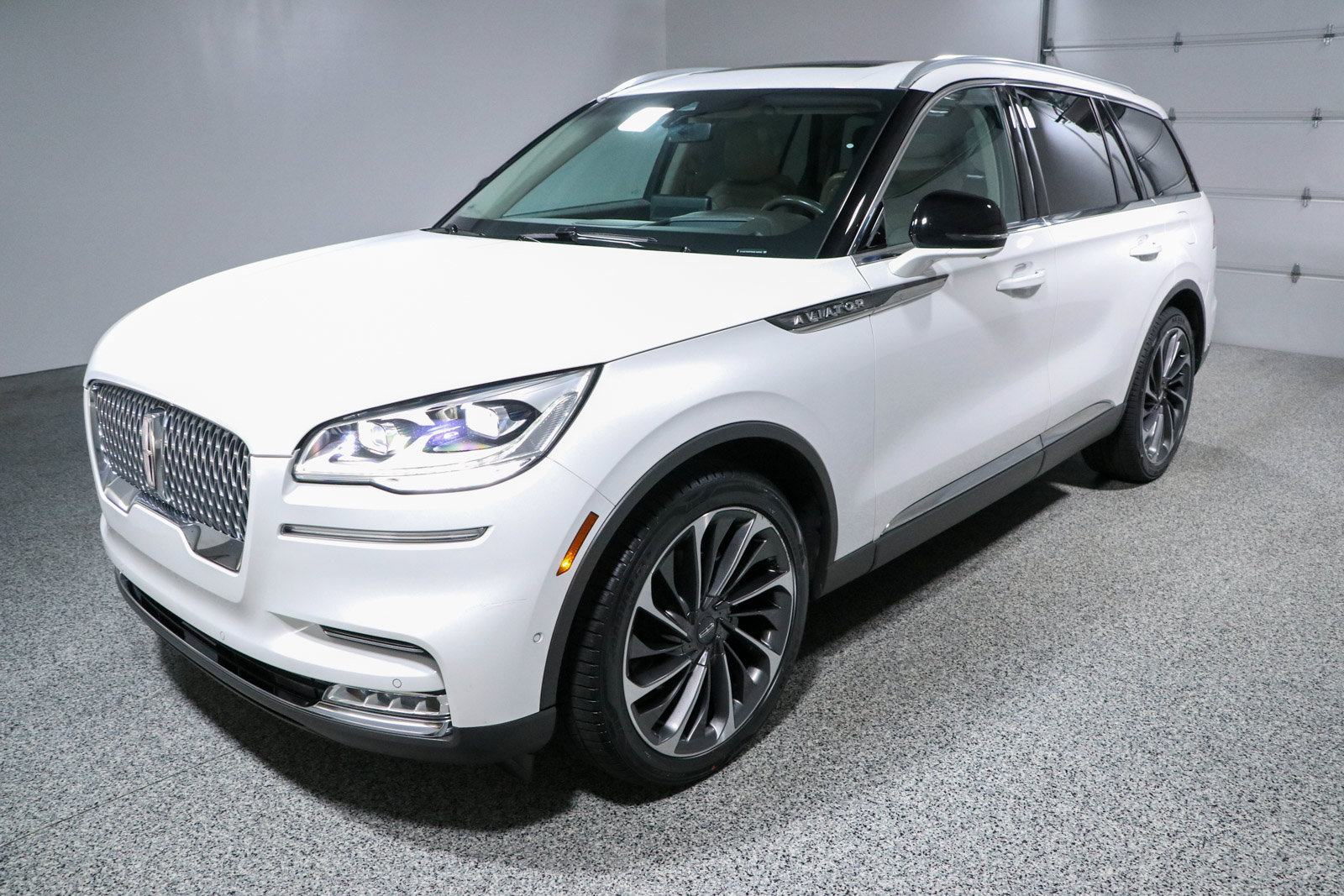 Used 2023 Lincoln Aviator Reserve w/ Equipment Group 201A RWD image 36