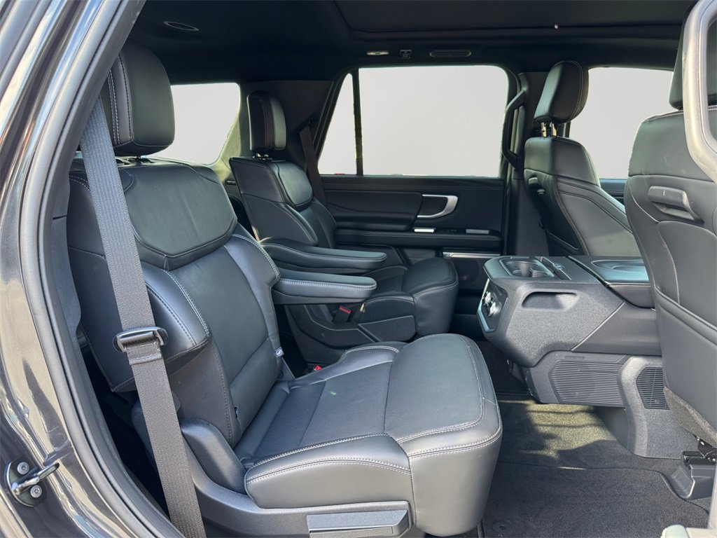 Used 2025 Ford Expedition Platinum w/ Stealth Appearance Package image 13