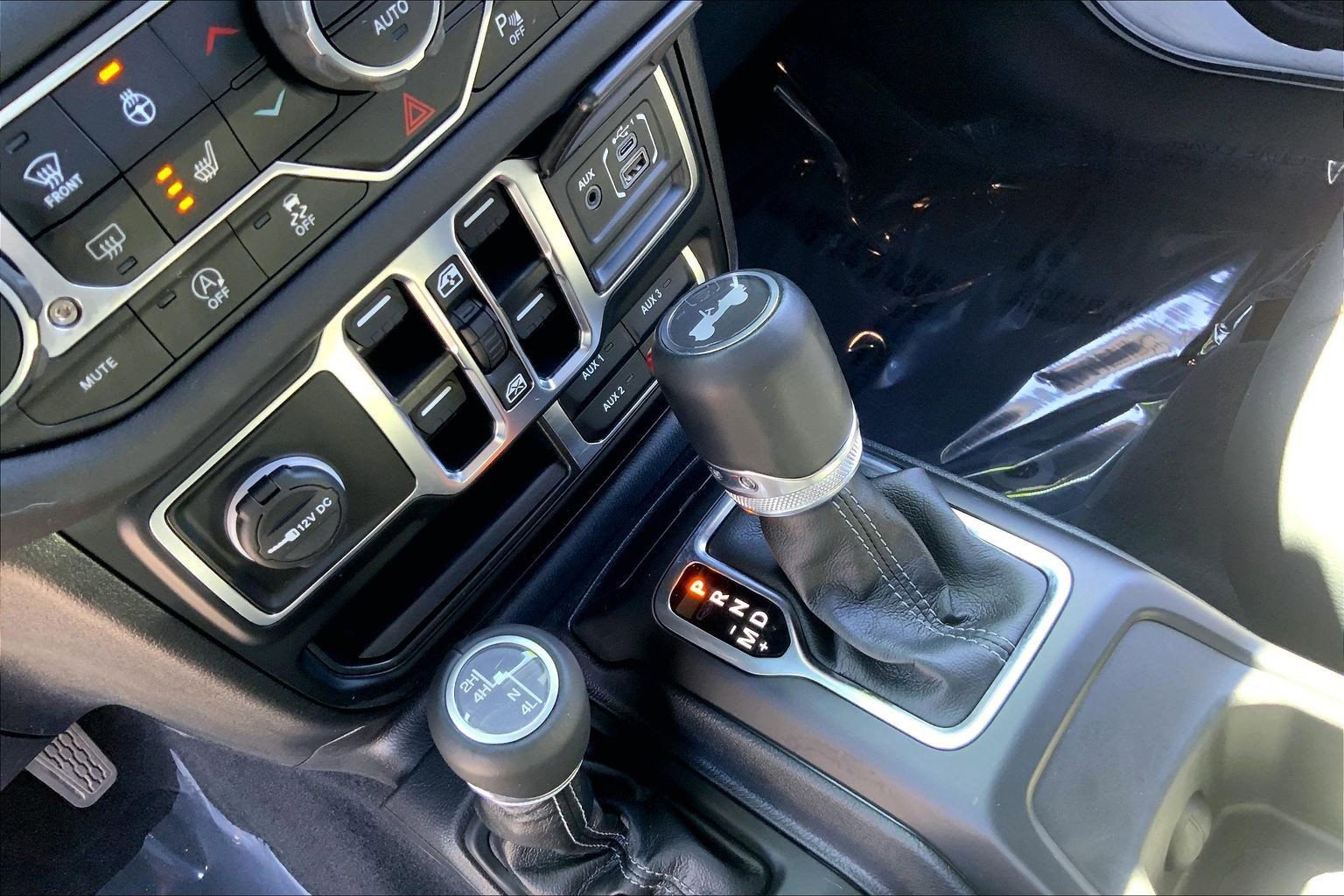 Certified 2025 Jeep Wrangler Sahara w/ Safety Group AWD/4WD image 15