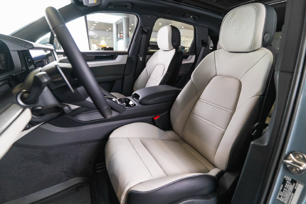 New 2026 Porsche Cayenne AWD/4WD image 5