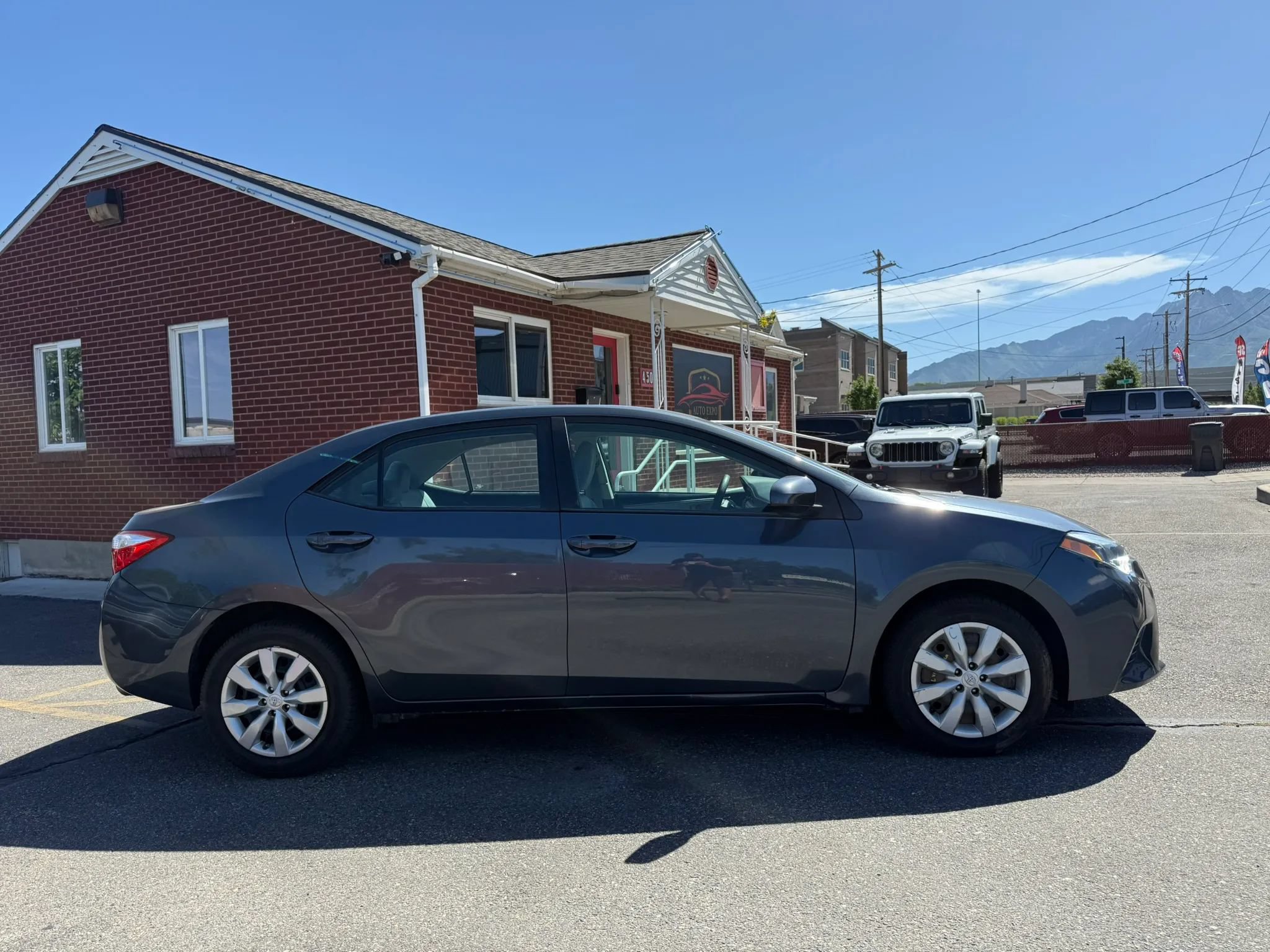 Used 2015 Toyota Corolla LE FWD image 4