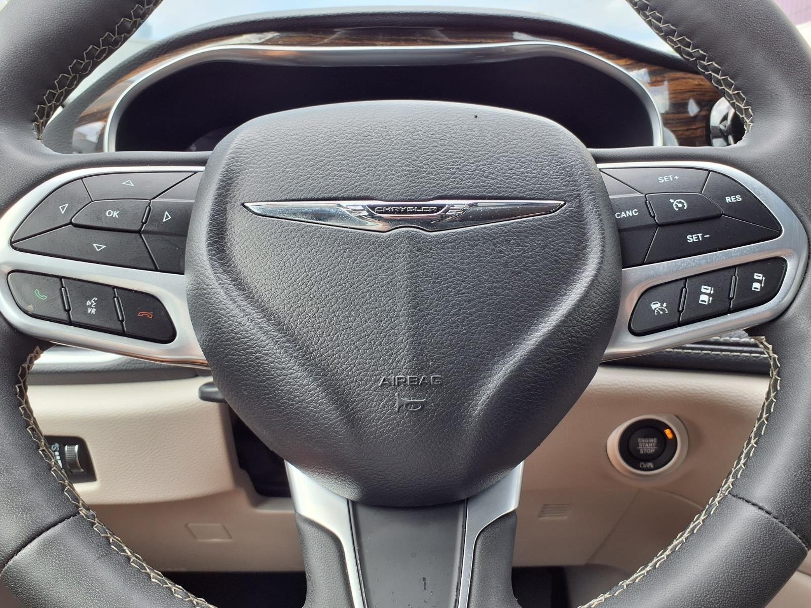 Certified 2023 Chrysler Pacifica Limited FWD image 18