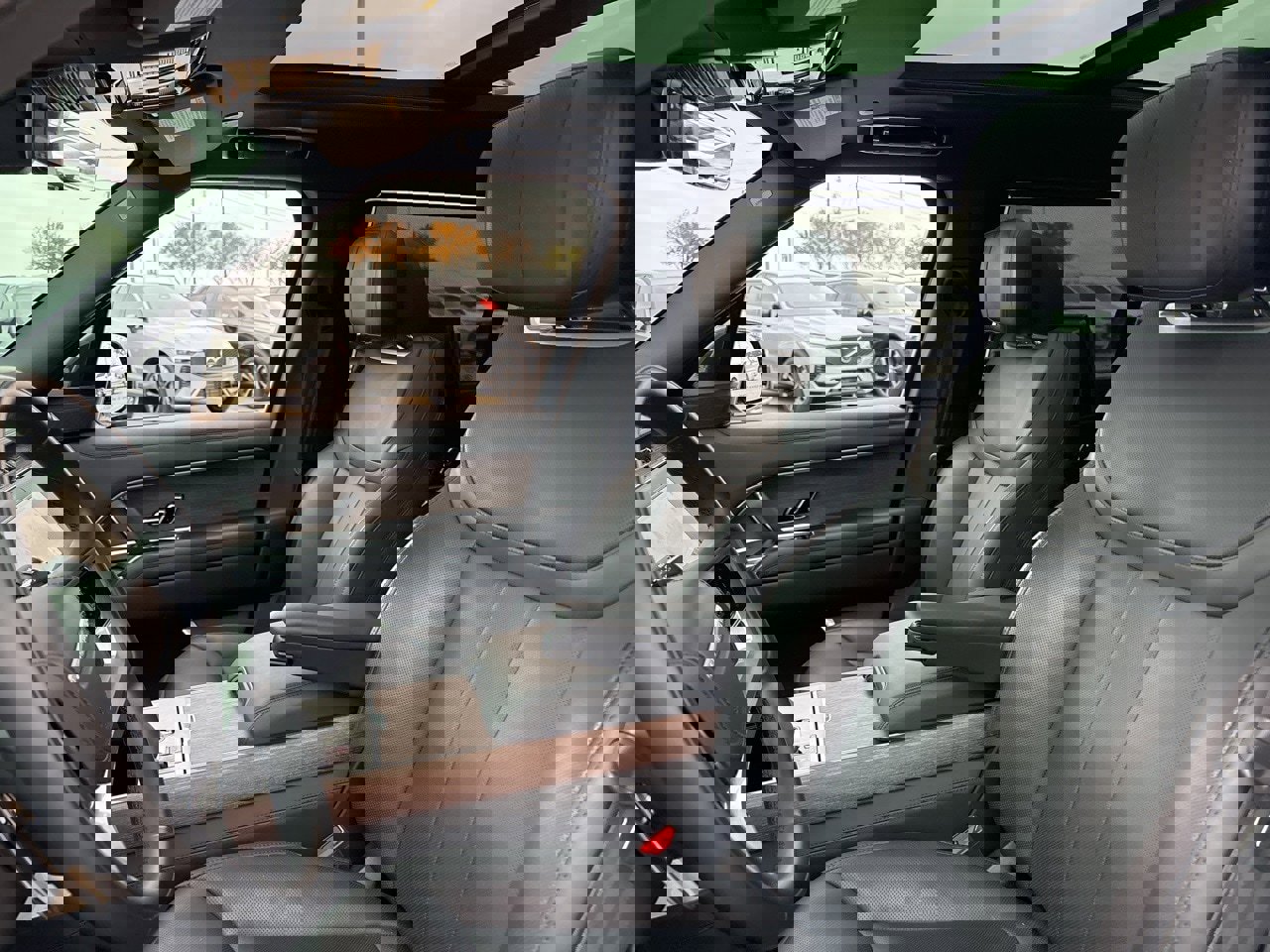 Used 2025 Land Rover Range Rover Long Wheelbase Autobiography image 17